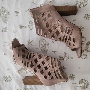 Women's Cutout Heeled Sandals